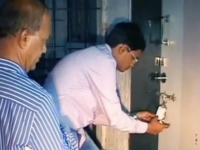 Videos : मुंबई में सरकारी गेस्ट हाउस के कमरे का राज़?