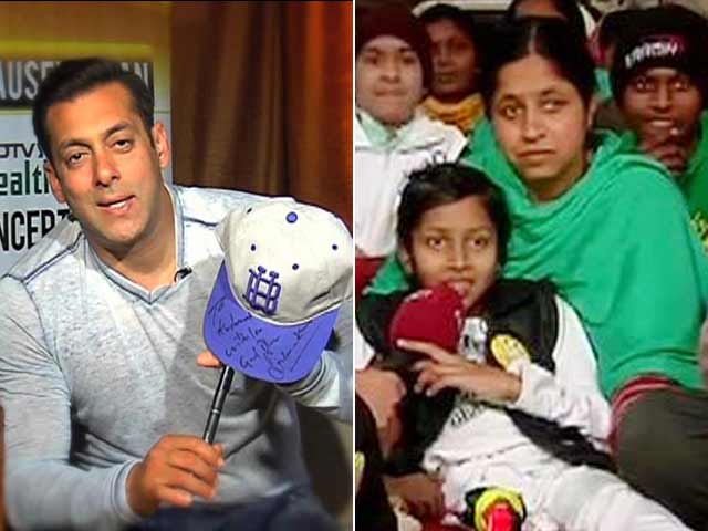 Salman Khan Brings a Smile on a Young Fan's Face