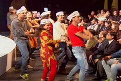 <i>Paanch saal</i> Kejriwal: AAP Flash Mob Rocks NDTV Studio <i>Paanch saal</i> Kejriwal: AAP Flash Mob Rocks NDTV Studio