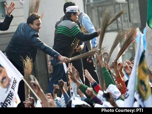 प्राइम टाइम इंट्रो : दिल्ली की सियासत में आप का डंका