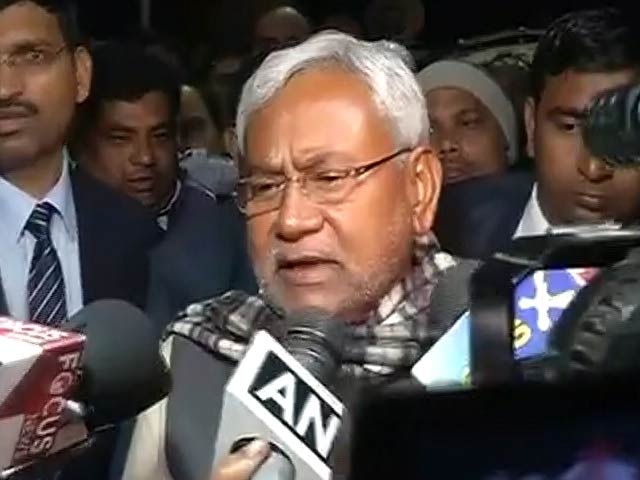 Videos : बिहार की सत्ता में वापसी के लिए दिल्ली पहुंचे नीतीश