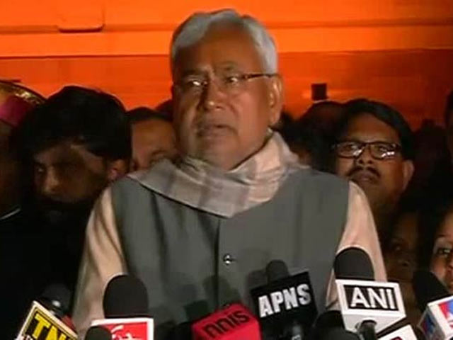 Nitish Kumar Parades 128 Bihar Lawmakers before President Pranab Mukherjee in Delhi