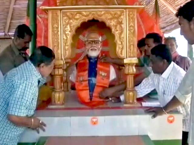 मोदी के सर्मथकों ने राजकोट में बनाया उनके लिए मंदिर