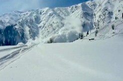 गुलमर्ग में हिमस्खलन से एक शख्स की मौत गुलमर्ग में हिमस्खलन से एक शख्स की मौत