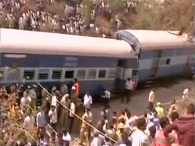 9 Dead, Over 100 Injured as Train Derails Near Tamil Nadu's Hosur