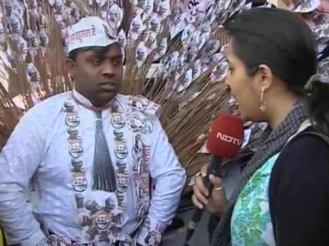 Also Cheering AAP <i>Ka</i> CM: "Kejri-mor"