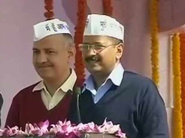 Delhi Chief Minister Sings <i>Insan Ka Insan Se Ho Bhaichara</i>