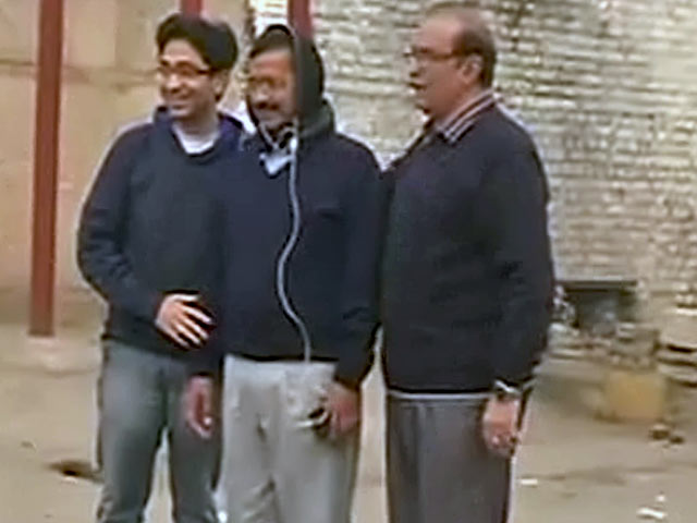 सीएम बनने के बाद 'वॉक' पर निकले केजरीवाल