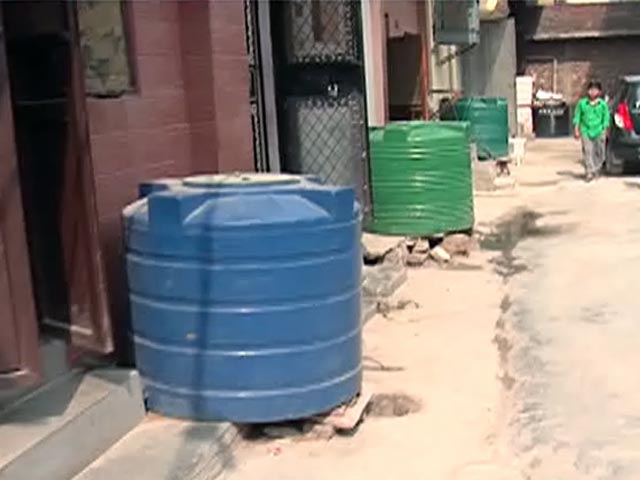 संगम विहार में टैंकर माफिया का आतंक बरकरार