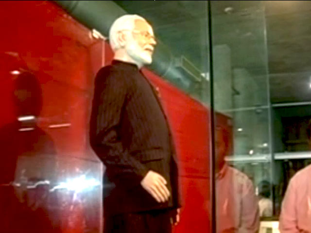 मोदी के सूट के लिए 1.21 करोड़ रुपये की बोली