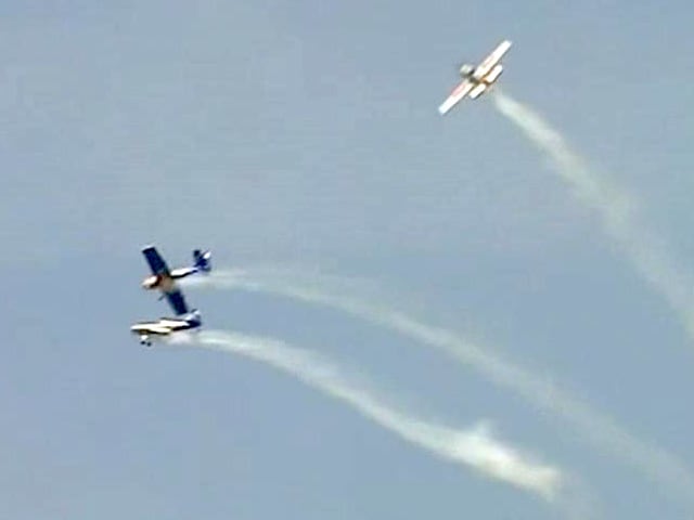 Videos : एयरो इंडिया शो में दो विमानों के डैने टकराए