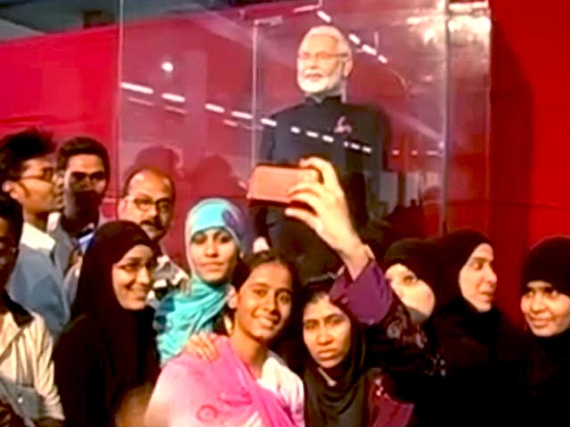 पीएम मोदी के सूट के लिए बोली 1 करोड़ 48 लाख तक पहुंची