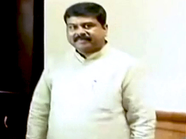 पेट्रोलियम मंत्रालय में जासूसी : पत्रकार शांतनु सैकिया गिरफ्तार