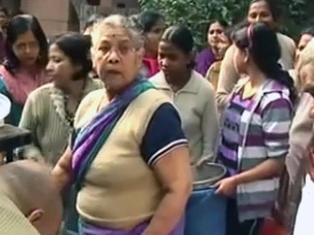 केजरीवाल के विधानसभा क्षेत्र में पानी की जबरदस्त किल्लत