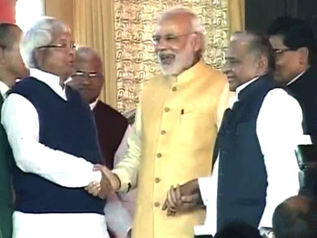 PM Shares Rare Photo-Op and Rarer Bonhomie with Lalu and Mulayam