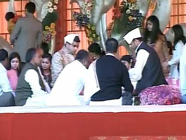 सैफई : मुलायम के पोते और लालू की बेटी का तिलक