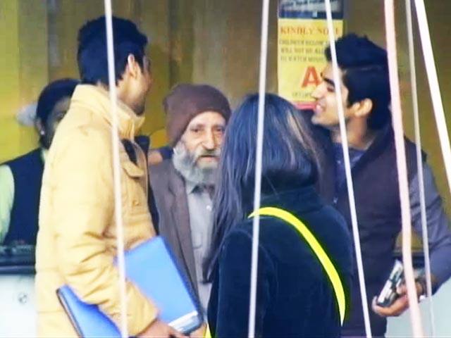 क्या है आपकी च्वाइस : बुजुर्गों का अनादर, समाज पर एक धब्बा