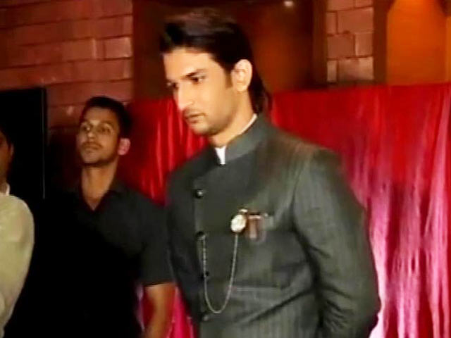 Sushant Singh's <i>Detective Byomkesh Bakshy</i> Look Inspires Fashion Enthusiasts