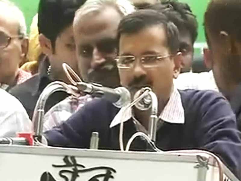 नेशनल रिपोर्टर : अण्णा के मंच पर केजरीवाल