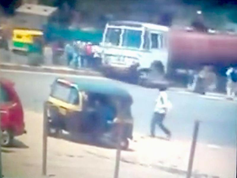 बेंगलुरु : पानी टैंकर पांच लोगों पर चढ़ा, दो की मौत