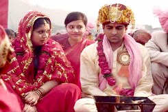 फिल्म 'दम लगाके हईशा' को 3.5 स्टार्स फिल्म 'दम लगाके हईशा' को 3.5 स्टार्स