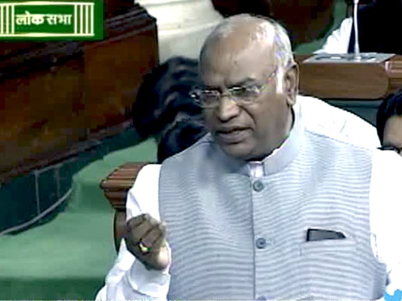 इंडिया 7 बजे : 'पीएम ने ग़रीबों का मज़ाक बनाया'