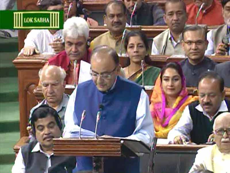 Video : A Couplet by Finance Minister Jaitley That Took Jibe at Congress