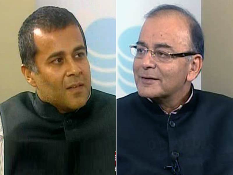 Chetan Bhagat Quizzes Arun Jaitley on Budget 2015