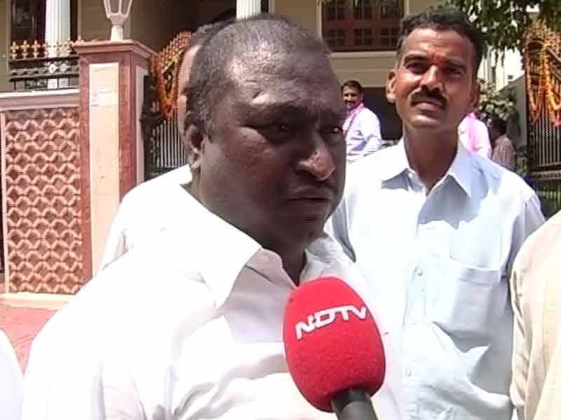 Videos : #NoVIP: आम सड़क पर मंत्रीजी का कब्जा
