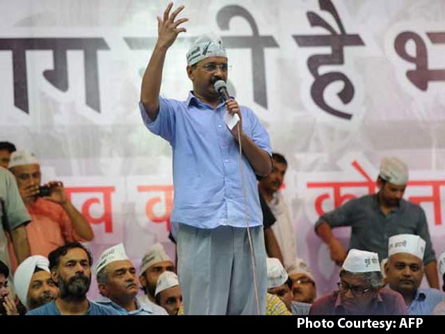Video : It Took a Court Hearing to Bring Yogendra Yadav and Arvind Kejriwal Together