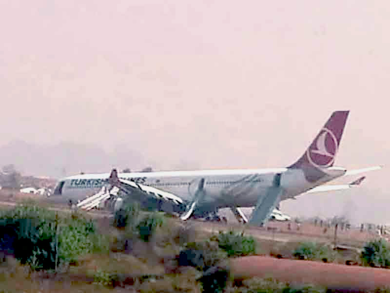 काठमांडु में रनवे से फिसला विमान, बाल-बाल बचे यात्री