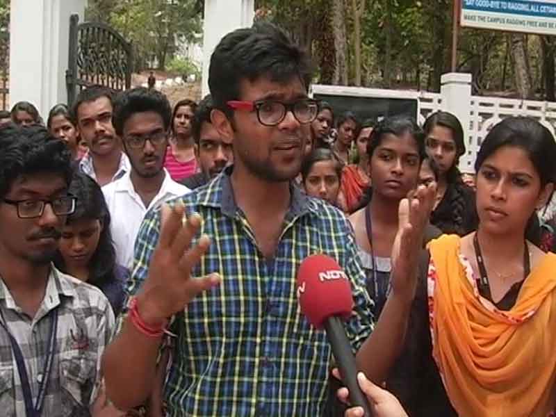 Video : Thiruvananthapuram Students Demand Hostel Curfew Extension