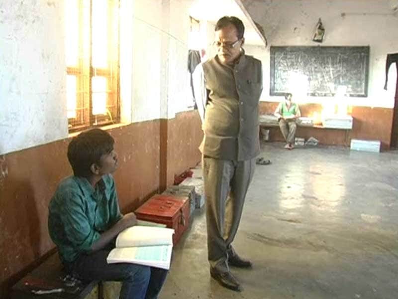 Video : 'Everyone is on Leave': Surprise Visit to School Shocks Maharashtra Minister