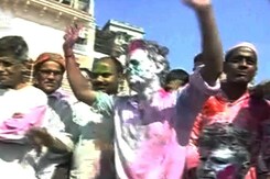 देश के तमाम शहरों से होली के रंग देश के तमाम शहरों से होली के रंग
