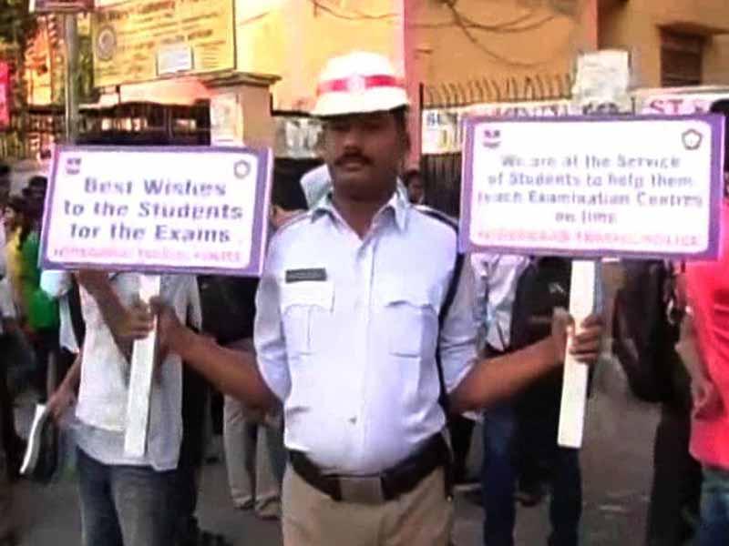 Video : How Hyderabad's Traffic Police Are Helping Students Appearing For Board Exams
