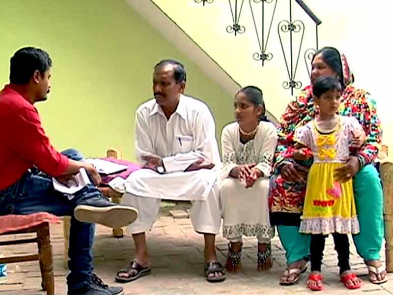 सिस्टम का सताया परिवार, कैसे जाएं बच्चों की कब्र तक?