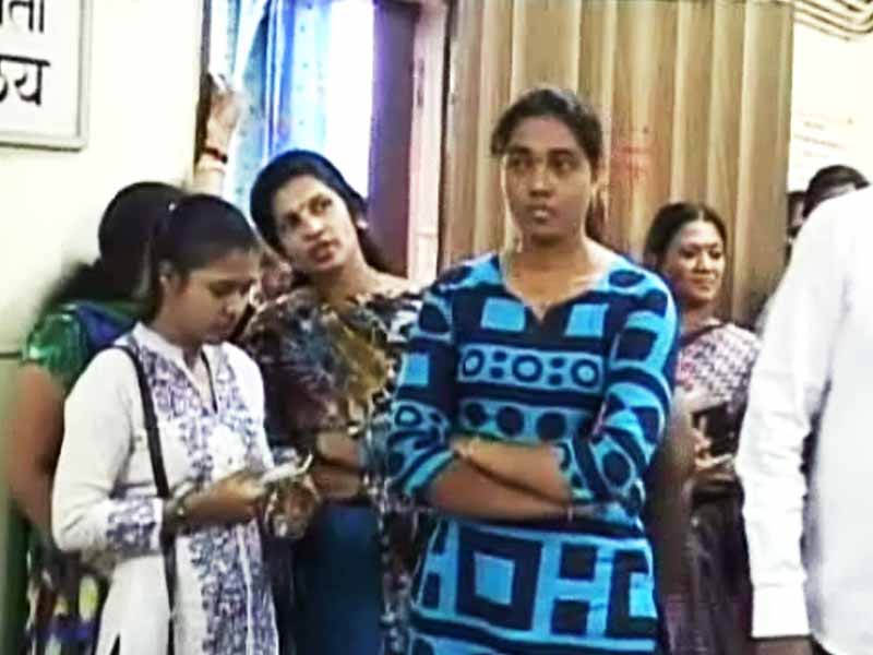 महिला ने सड़क पर दिया बच्चे को जन्म, नवजात की गई जान