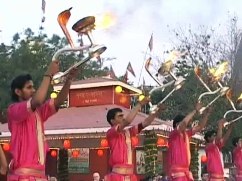 वाराणसी के अस्सी घाट पर सुबह-ए-बनारस के 111 दिन पूरे