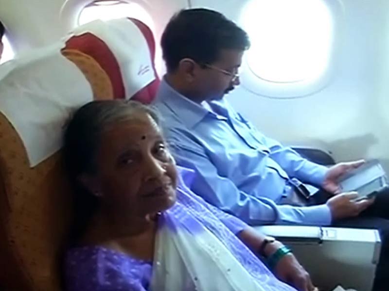 बेंगलुरु से इलाज करा कर दिल्ली पहुंचे केजरीवाल