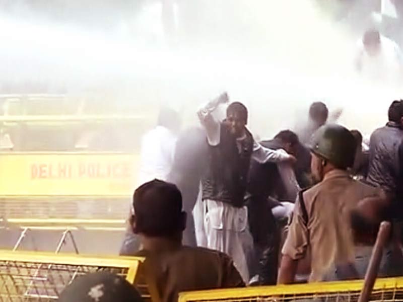 इंडिया 7 बजे : हंगामा यहां, राहुल कहां?