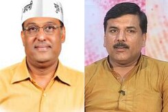 न्यूज़ प्वाइंट में फोन पर ही उलझे राजेश गर्ग और संजय सिंह न्यूज़ प्वाइंट में फोन पर ही उलझे राजेश गर्ग और संजय सिंह