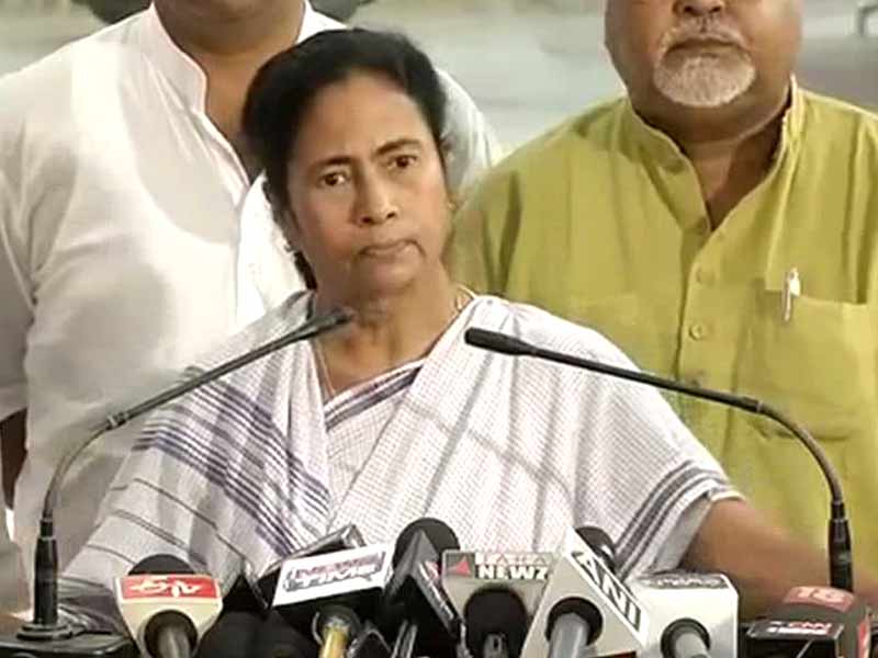 Mamata Banerjee's Convoy Blocked for Nearly an Hour as She Meets Nun Who Was Gang-Raped