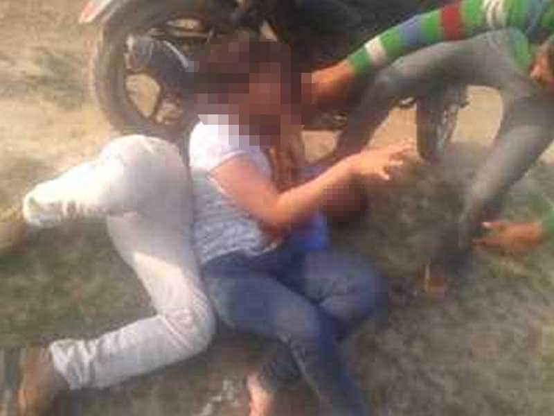 Video : Young Girl, Friend Beaten Up by UP Gang, Video Posted on WhatsApp