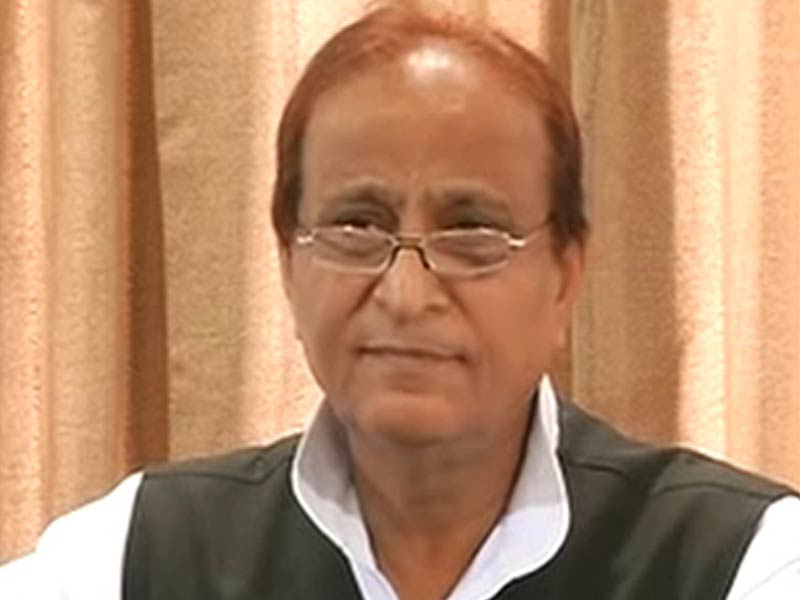 आजम खान के नाम से कर रहा था फेसबुक पर कमेंट, गिरफ्तार