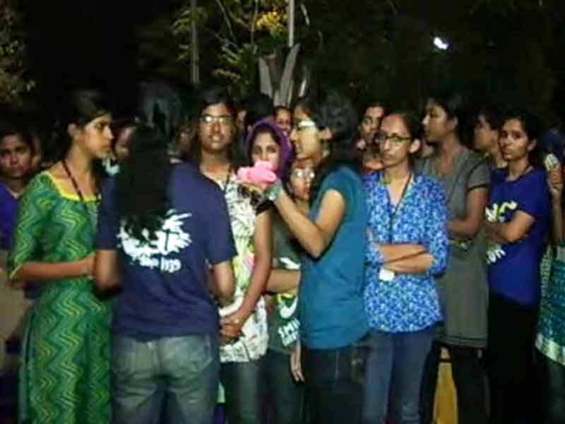 Video : Kerala College Girls Defy Hostel Rules, To Spend The Night Outside In Protest