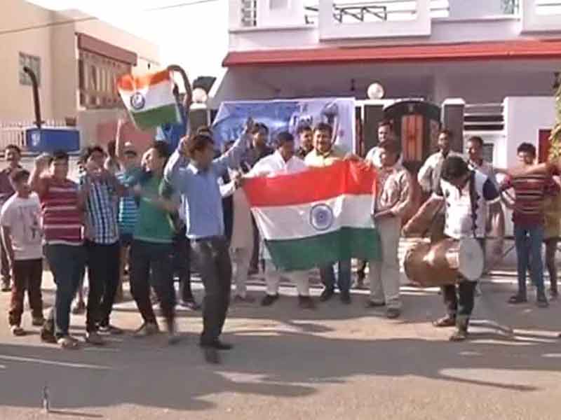 Indian Fans Party as Dhoni's Boys Enter World Cup Semis