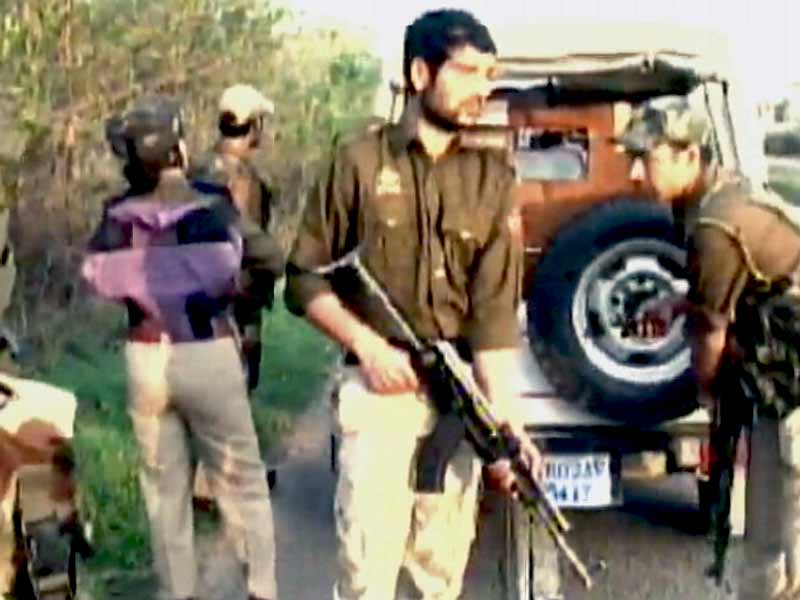 जम्मू-कश्मीर में थाने पर आतंकी हमला, तीन सुरक्षाकर्मी शहीद