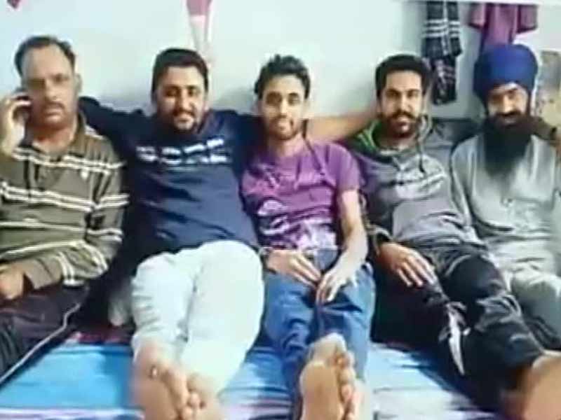 Video : Photo of Criminals From Inside Punjab Jail Uploaded on Facebook, Leaves State Government Red-Faced