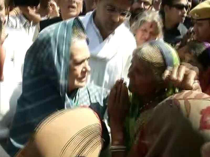 Congress President Sonia Gandhi Meets Rain Affected Farmers In Rajasthan