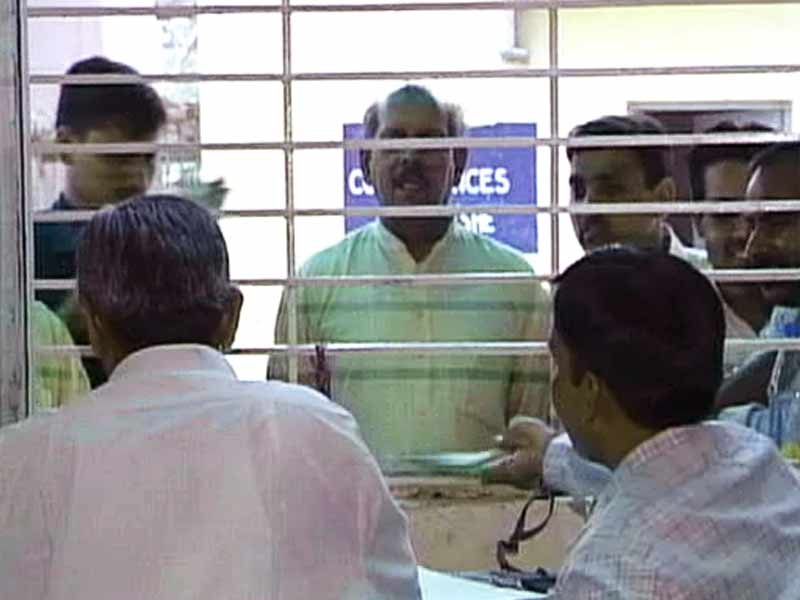 कैसे सुधरेंगे दिल्ली के खस्ताहाल नगर निगम?